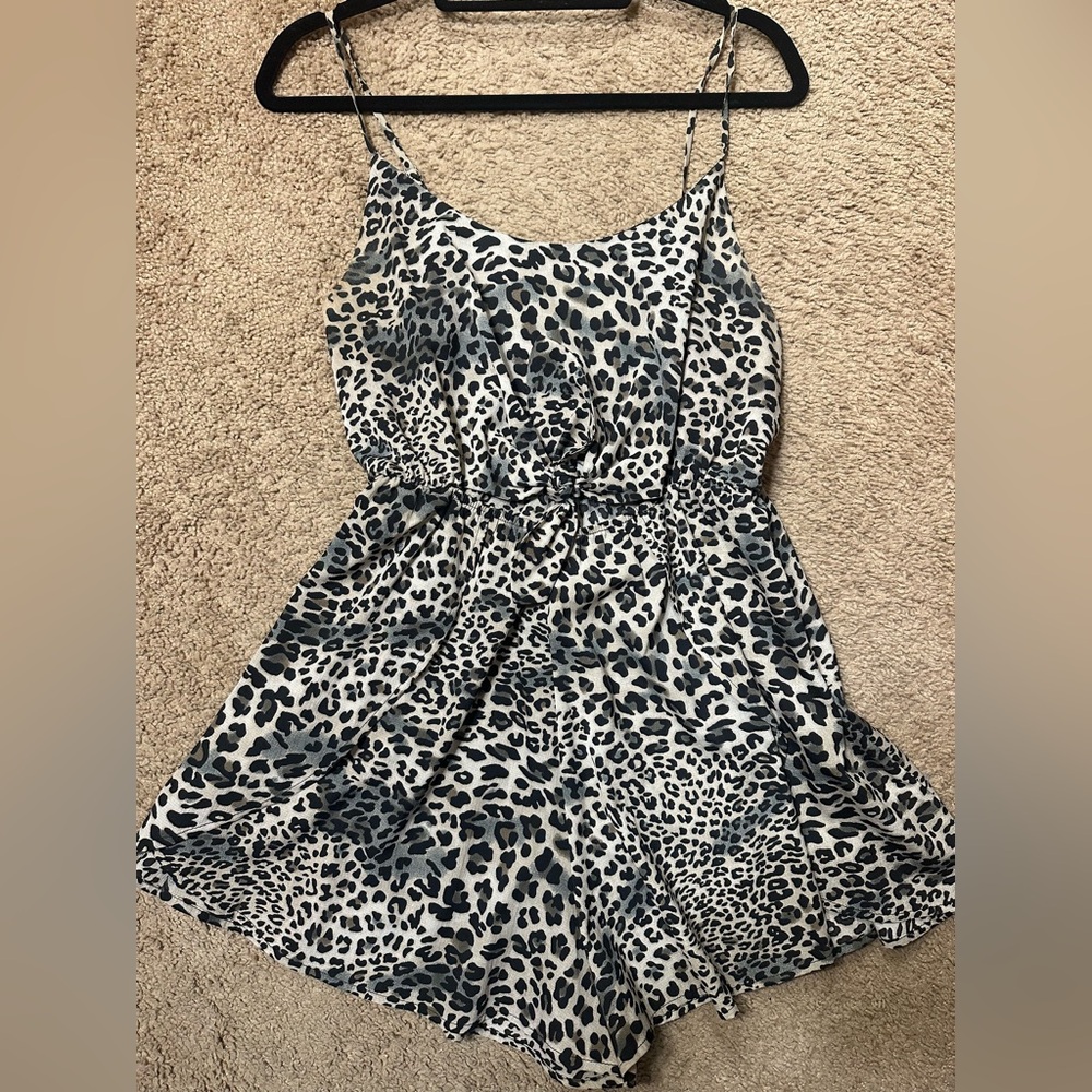 Mittoshop Leopard Print Romper with peephole cutout